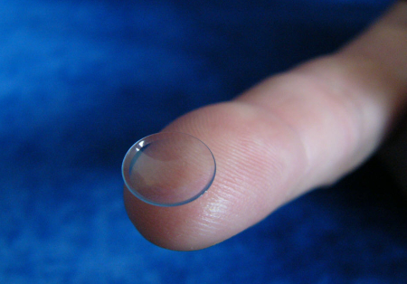 Formstabile Kunststoff-Kontaktlinse