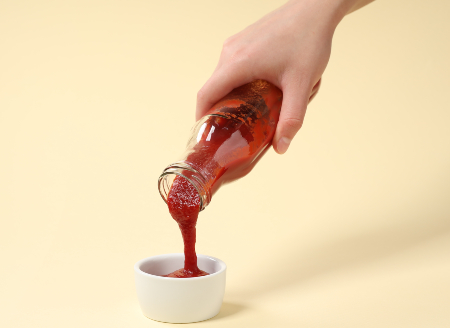 Schütteln, Klopfen oder Rühren: Ketchup verflüssigt unter Krafteinwirkung